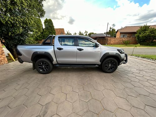 Toyota Hilux 2.8 GD-6 RB Legend Double Cab